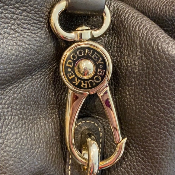 NWOT. Dooney & Burke Pebble Leather Logo Lock Hobo $150 $274 - Picture 3 of 14